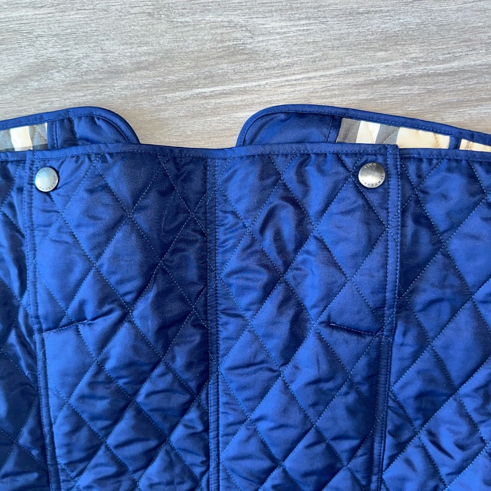 Burberry Quilted Navy Blue Jacket with Signature Check Trim - Picture 4 of 6